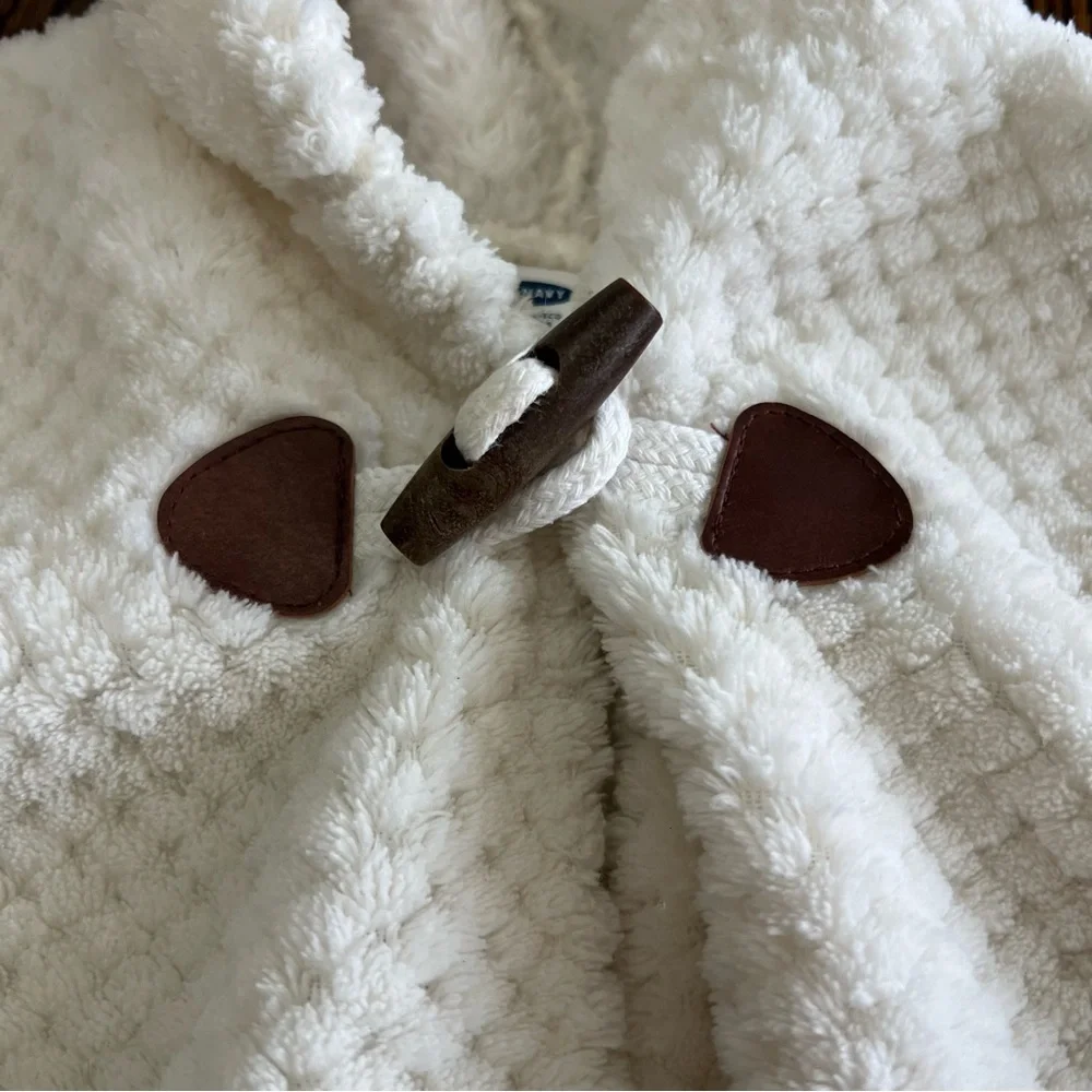 Old Navy Toddler Girls Fuzzy Knit Cape Poncho Sz 12-18 Months Winter Hood White
